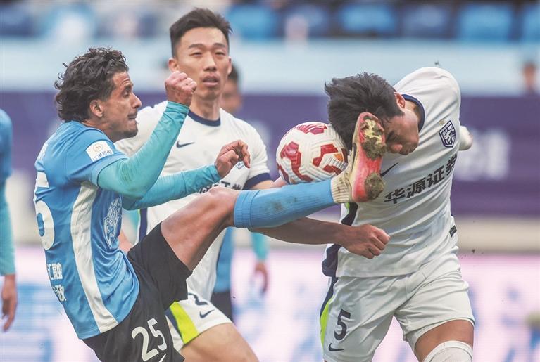 进球失之交, 冷风中, 万多球迷为 进球失之交, 冷风中, 万多球迷为